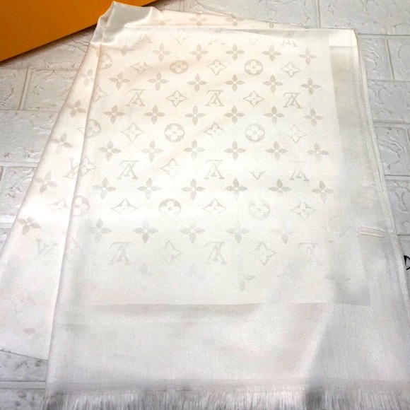 L V Châle Monogram Cashmere Silk Blend Stole Shawl Scarf in Monochromatic Colors - Picture 3 of 14